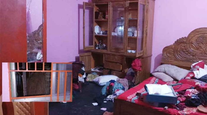 দোহারে গ্রীল কেটে বাড়িতে ঢুকে চোরের তাণ্ডব