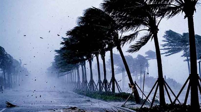 কালবৈশাখীর দাপট দেশে ঝড় বৃষ্টির সতর্কতা জারি