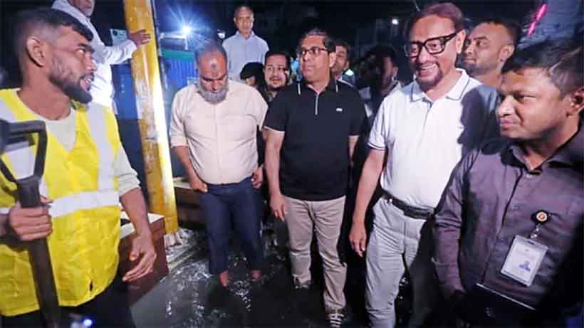 প্রথম ভারী বৃষ্টিতেই ডুবল চট্টগ্রাম - তবু ‘স্বাভাবিক’ বললেন প্রতিমন্ত্রী