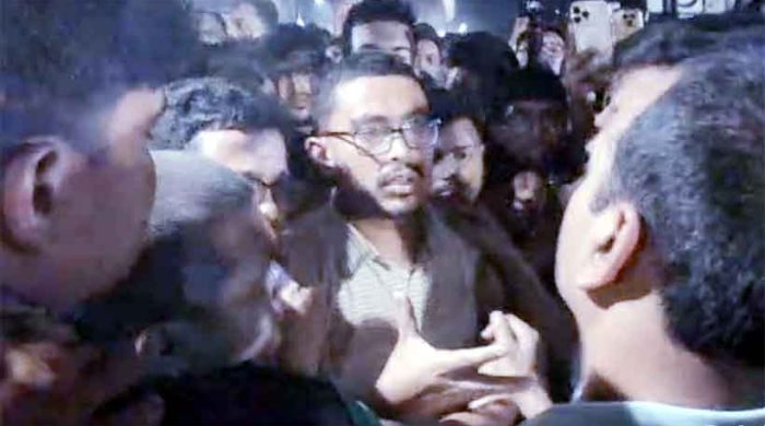 সংঘর্ষের রাতে নতুন বিতর্ক - ইস্যুতে সাদিককে ঘিরে উত্তেজনা