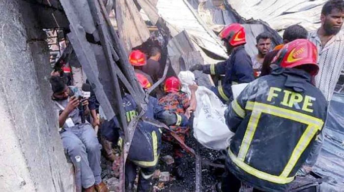 কেরানীগঞ্জে লাইটার কারখানায় ভয়াবহ আগুন - মরদেহ উদ্ধার