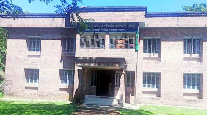 দীর্ঘদিন স্বাস্থ্যসেবার সংকট - দুর্ভোগে হাজারো মানুষ